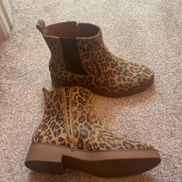 Women’s Lucky Brand boots, size 7, only worn a few times - Picture 2 of 2